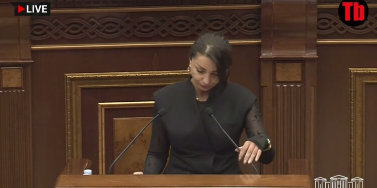 Խփում են սեղաններին, Ռուբինյանը նկատողություն արեց