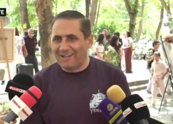 Ու՞ր եք, արա՛, Աստված չի ցանկացել, որ ապալեգիտիմ պառլամենտը Կաթողիկոսը օրհնի. Աբովյան