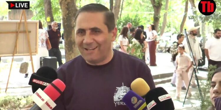 Ու՞ր եք, արա՛, Աստված չի ցանկացել, որ ապալեգիտիմ պառլամենտը Կաթողիկոսը օրհնի. Աբովյան