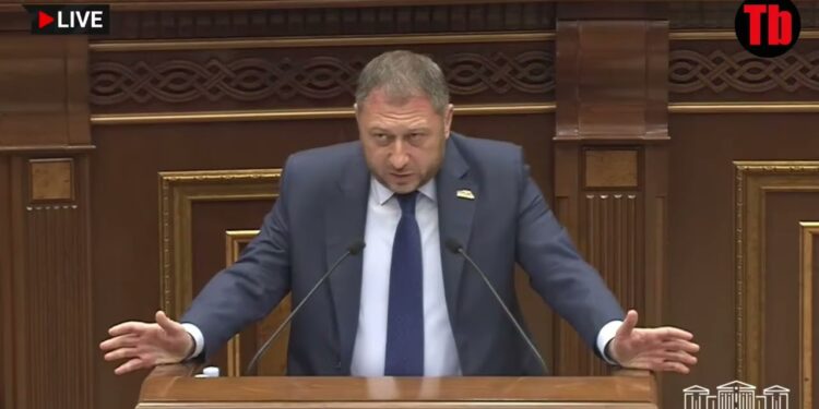 Եղբայր, էսօր երկուշաբթի՞ ա, թե՞ ձմեռ, չգիտեմ, ես հեծանիվով եմ․ Ֆարմանյանը կատակեց