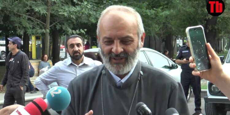 Նայում եմ նիստերը, էդ մարդիկ ամոթ չունեն, ամենացինիկ ձևով հարձակվում են․ Բագրատ սրբազան