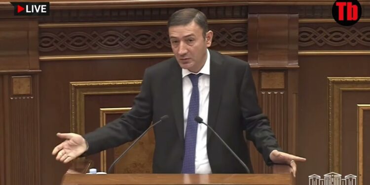 Օնլայն կազինոները կտրականապես փակելուն ինչպե՞ս եք վերաբերվում․ Մանուկյանը՝ Թունյանին