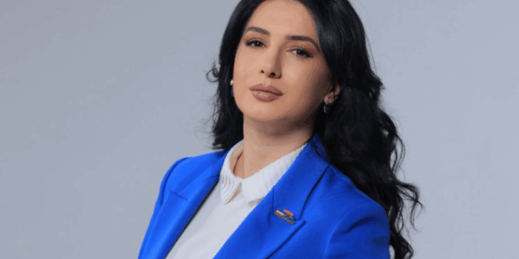 Ցույց տվեք այն էջը, որտեղ գրված է «Ուժեղ Հայաստանի» անունը․ Մարիաննա Ղահրամանյան