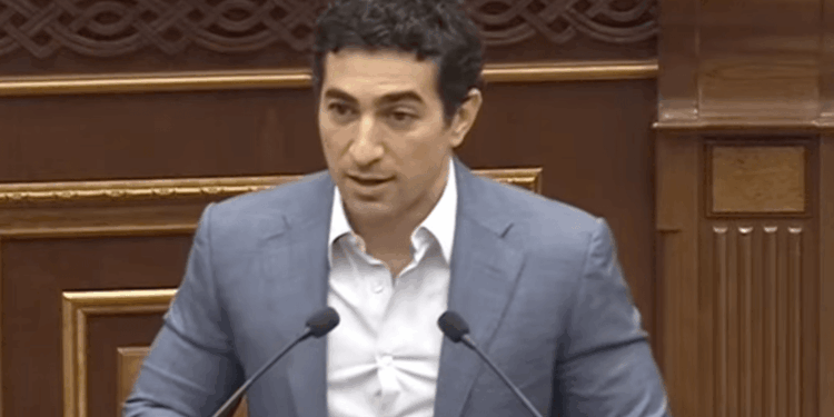 Գժի տեղ եք դնու՞մ, ինձ թիկնապահով տեսե՞լ եք, կոնկրետ հրամաններ են գալիս՝ էս պիտի սատկի, սրան բռնեք․․.