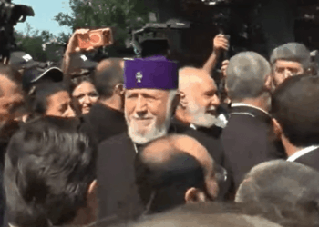 Հիսուս Քրիստոս, Ամե՜ն․ Վեհափառը ժամանեց դատարան