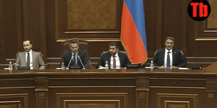 Շնորհավորում են, պարոն Վարդևանյան․ Արամ Վարդևանյանը 53 կողմ ձայնով ընտրվեց ԱԺ նախագահի տեղակալ