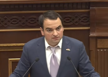 Ֆարմանյանից դժգոհ ենք․ այ մարդ, խի՞ շենք չես առել, գնացել դասախոս ես աշխատել․ Կարապետյանը կատակեց