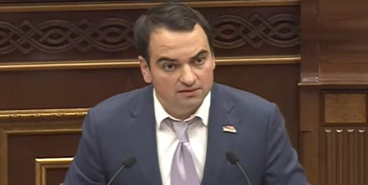 Ֆարմանյանից դժգոհ ենք․ այ մարդ, խի՞ շենք չես առել, գնացել դասախոս ես աշխատել․ Կարապետյանը կատակեց