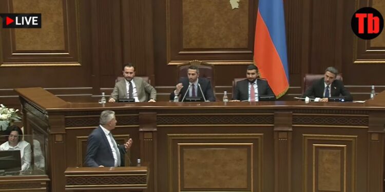 «Ես կասեմ՝ ինչ անեն»․ Ռուբինյանն ու Ղազարյանը կրկին վիճեցին