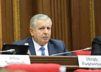 Իմ տղային էլ են պառկեցրել գետնին. Սերգեյ Բագրատյանի քաղաքական դիմանկարը