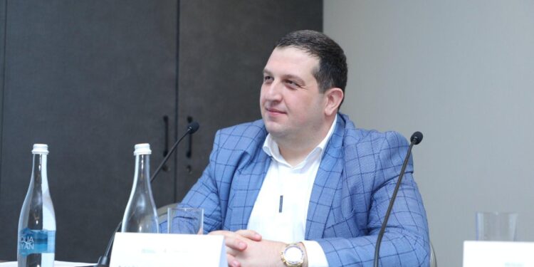 Ես բազմիցս հերքել եմ` որևէ անձնական, ընտանեկան կամ գործարար կապեր չունեմ ոչ ներկա, ոչ նախկին, ոչ էլ որևէ քաղաքական ուժի հետ. Նարեկ Նալբանդյան