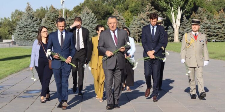 ՀՀ-ում Ֆրանսիայի նորանշանակ դեսպանն այցելել է Հայոց ցեղասպանության հուշահամալիր