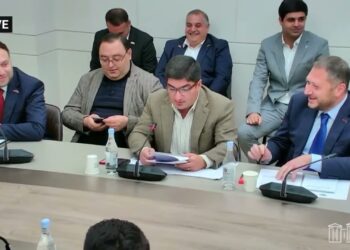 Էս ո՞ւմ հեռախոսն ա, շատ էկզոտիկ զանգեր են․ զվարճալի իրավիճակ՝ ԱԺ–ում