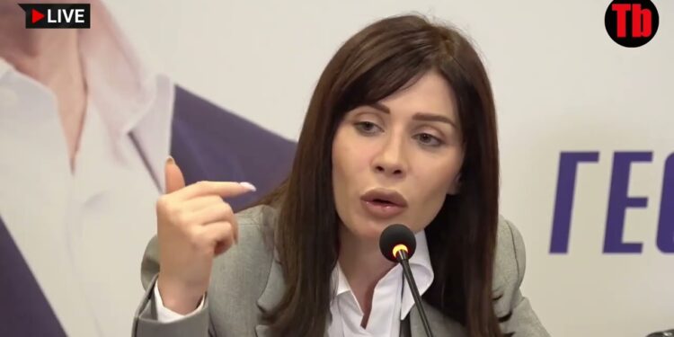 Փաշինյանի սիրտը «հեղափոխություն» ասելով ի՞նչ է ուզում․ լրագրողը՝ Խամոյանին