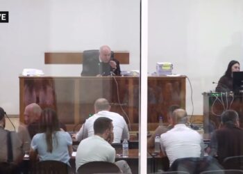 Մի հատ լռե՛ք, սանկցիա եմ կիրառելու, թույլ չեմ տալիս խոսեք