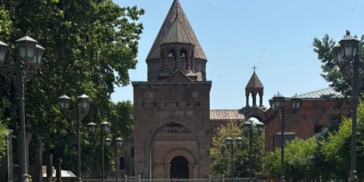 Մայր Աթոռը մեղադրել է իշխանություններին քաղաքական հաշվեհարդարի մեջ