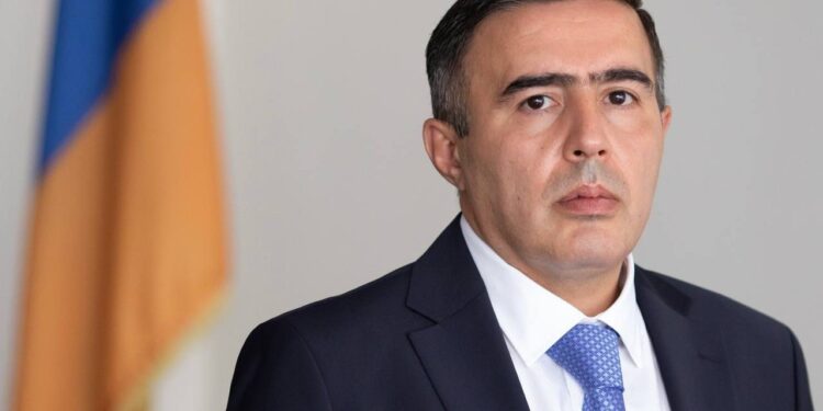 Նախագահը առողջ է և անպայման տեսնելու է ոմանց քաղաքական մահшմերձության պատկերը. Միկոյանը՝ Փաշինյանին