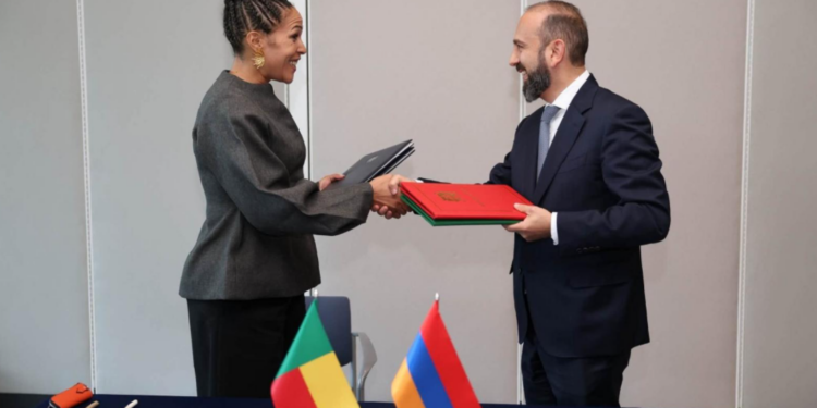 Հայաստանի և Բենինի միջև դիվանագիտական և ծառայողական անձնագրեր ունեցող անձանց մուտքի արտոնագրի պահանջից ազատման մասին համաձայնագիր է ստորագրվել