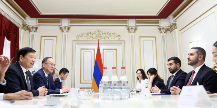 ԱԺ նախագահն ընդունել է Չինաստան-Հայաստան բարեկամական խմբի ղեկավար Լոու Ցինծյանին