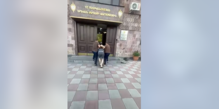 Ոստիկանները ձերբակալել են uպանnւթյան փորձի և առողջությանը ծանր վնաս պատճառելու հատկանիշներով հետախուզվողին