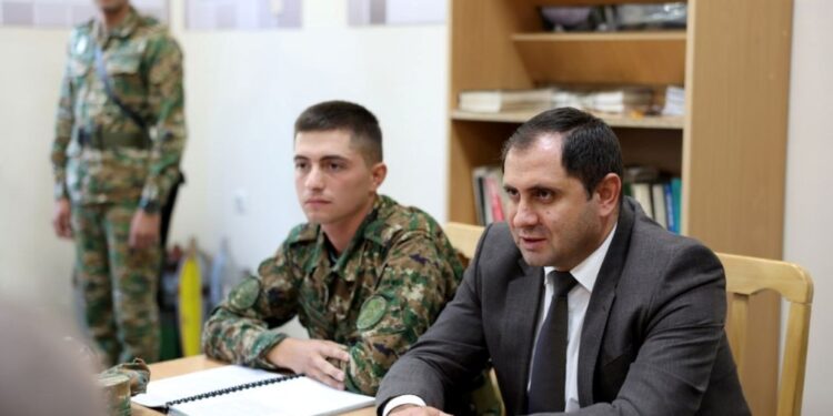 Սուրեն Պապիկյանն այցելել է ՊՆ ուսումնական կենտրոն