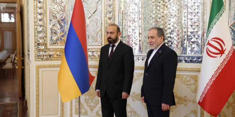 Միրզոյանը և Արաղչին մտքեր են փոխանակել տարածաշրջանային զարգացումների և  փոխկապակցվածության ծրագրերի շուրջ