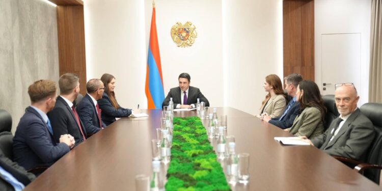 Ալեն Սիմոնյանն ու «Save Armenia»-ի ներկայացուցիչներն անդրադարձել են Հայաստան-ԱՄՆ հարաբերություններին