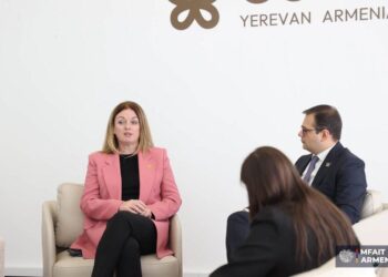 COP17-ի շրջանակում Ռոբերտ Աբիսողոմոնյանը հանդիպել է ՄԱԿ-ի բարձրաստիճան ներկայացուցչի հետ