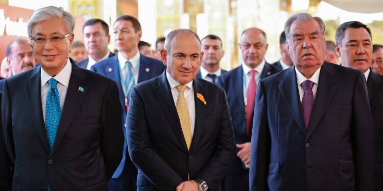 Փաշինյանը ԱՊՀ առաջնորդների հետ ծանոթացել է երկրների ազգային ուտեստներին