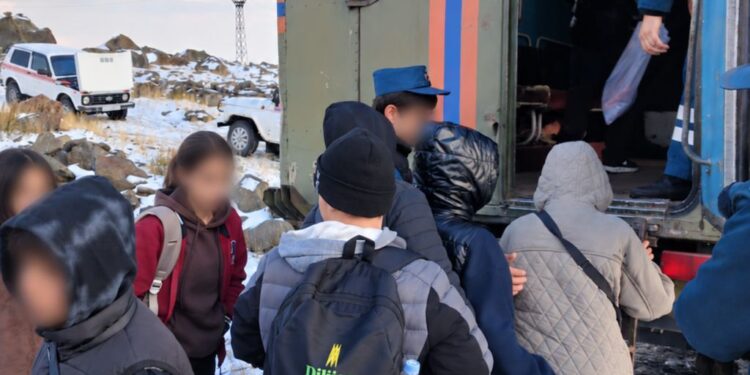 «Քարի լիճ» տանող ավտոճանապարհին արգելափակված ավտոբուսի 49 ուղևորները տեղափոխվել են Ամբերդ բնակավայր