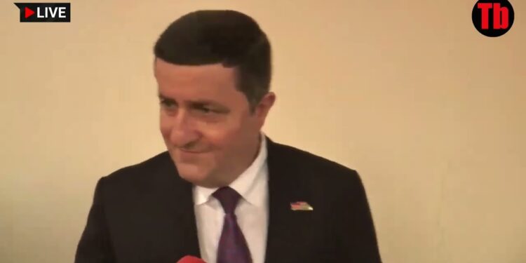 Տղամարդը, որ ասում ա՝ անում ա, կարան՝ թող դուրս շպրտեն Էդգարին. Ղազինյան
