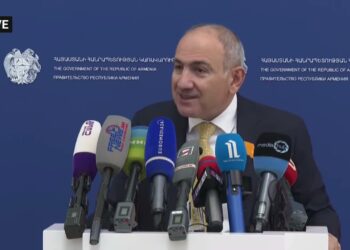 Ըհը, կռիվը սկսվեց, ձեր գործը նորության սպասելն է. Փաշինյանը՝ լրագրողներին