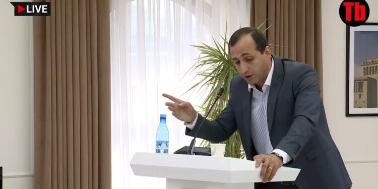 Մենք դեմ ենք, որ միլիոններով ձեր աշխատավարձը բարձրանա,նախ Երևանի խնդիրները լուծեք․ Արշակ Սարգսյան