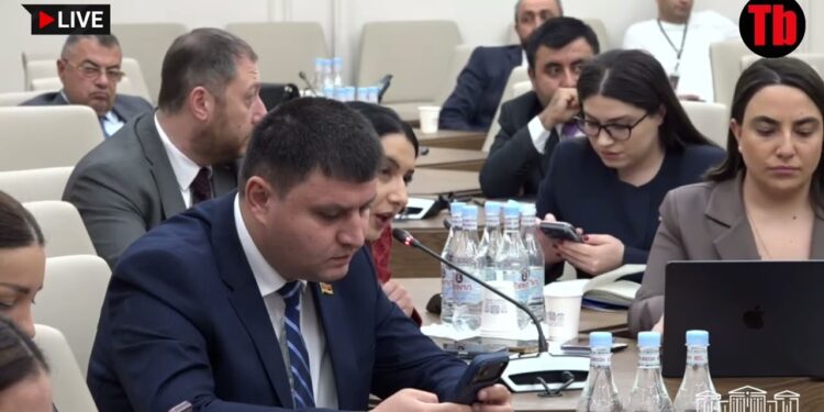 Էդ նույն աղետը չբերեք Հայաստանի գլխին, ժողովրդին տեղահան չանեք․ Ղահրամանյանը՝ Միրզոյանին