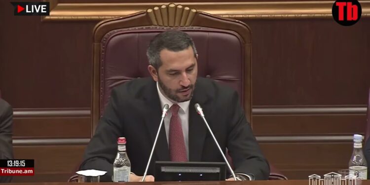 ԱԺ-ում իրավիճակը լարվեց. ձեր էդ սուբյեկտը վերջում նստած է