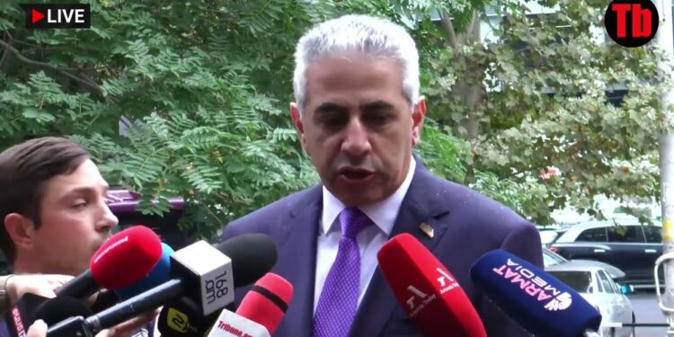 Քնում–մնում են, չգիտեմ դրանց տանը ինչ ա կատարվում, ինչ–որ բանի ազդեցության տակ ասում են՝ գնացեք բռնեք
