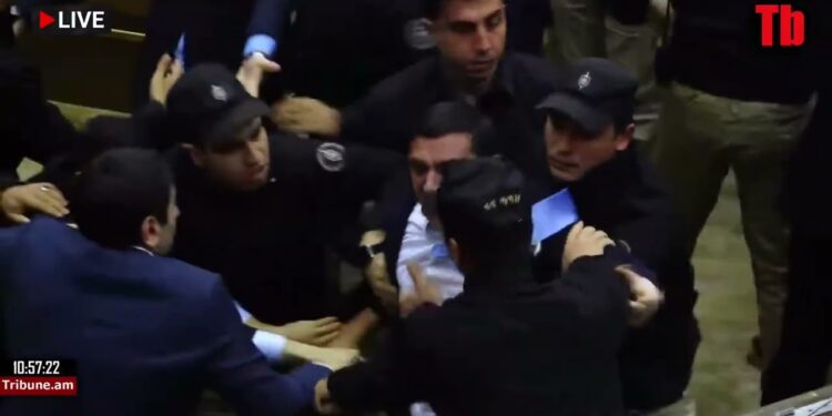 Քացով, բռունցքով ծեծուջարդ. ջարդել են ԱԺ-ի սեղաններն էլ