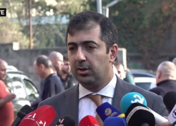 Գեղարվեստական ոճի, պատմվածքին բնորոշ նյութեր են. փաստաբան