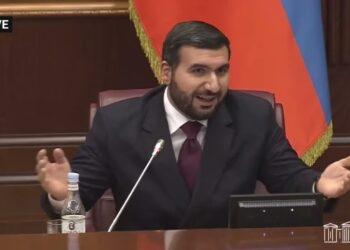 Թեժ վիճաբանություն՝ ԱԺ-ում. լողափում մարդկանց եք նկարում, ընտանիք եք մտնում
