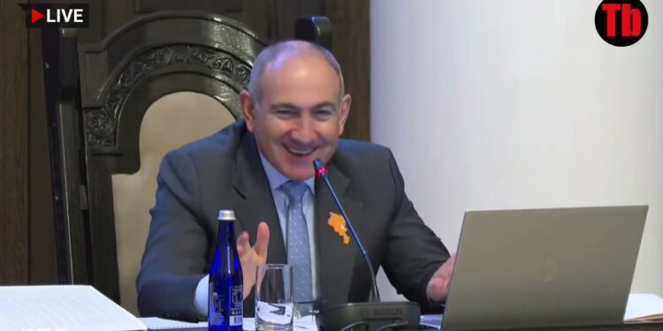 Ասում էին՝ վա՛յ, ինչի՞ եք մեր պասպորտսեղանը փակում. հիմա վատ լուր՝ բոլորը փակվում են. Փաշինյան