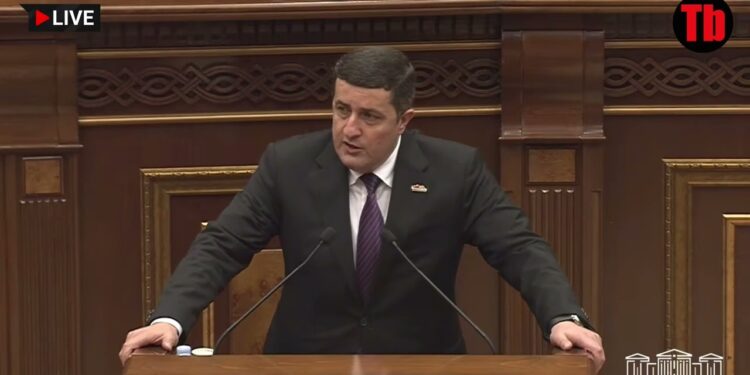 Ընդունեք ձեր սխալը, որ սահմանը ծակ ա էղել, ադրբեջանցին կարացել ա ներթափանցի. Ղազինյան