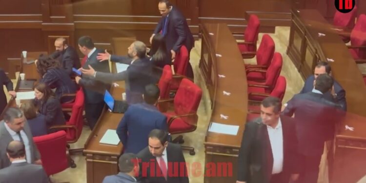 Աժիոտաժ՝ Պապիկյանի շուրջ. ուրախ է Պապոյանը