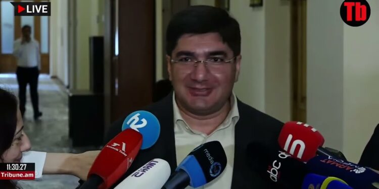 Աթոռ նետողը, առաջին շիշ նետողը Վահագն Ալեքսանյանն էր, առյուծ թվացողները թող հլը հելնեն դուրս