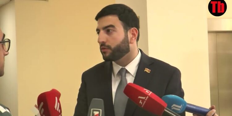 Ուսուցիչը վախենում է իրեն խեղդեն ու արանքից հանեն. ՔՊ-ականի արձագանքը
