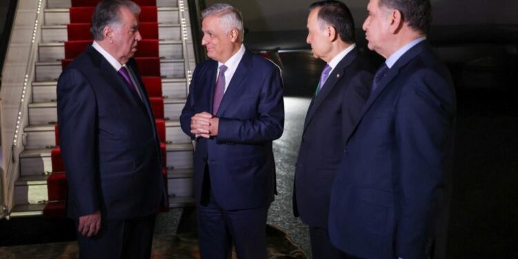 Տաջիկստանի նախագահ Էմոմալի Ռահմոնը ժամանել է Հայաստան