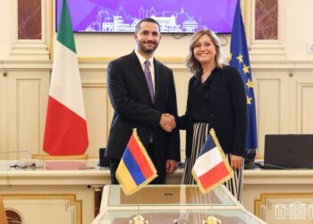 Ռուբեն Ռուբինյանը Հռոմում հանդիպել է Ֆրանսիայի ԱԺ նախագահ Յաել Բրաուն-Պիվեի հետ
