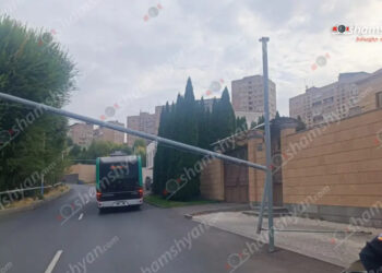 Երևանում թիվ 4 երթուղին սպասարկող տրոլեյբուսը բшխվել է գազատար խողովակին․ սկսվել է գազի արտահոսք