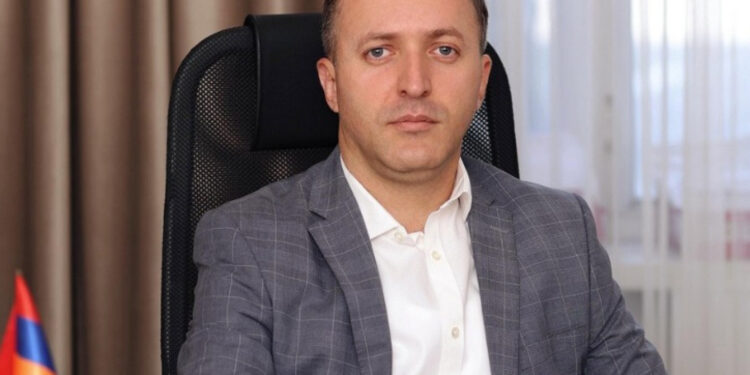 Մասիսի քաղաքապետի ՔՊ-ական թեկնածուի՝ երեխային հեռախոս խոստանալու դեպքով քրեական վարույթ է նախաձեռնվել