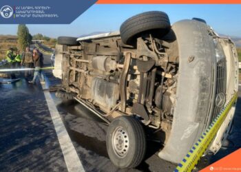 Երևան-Սևան ավտոճանապարհին «Mercedes-Benz» մակնիշի միկրոավտոբուս է կողաշրջվել. կա 8 վիրավոր