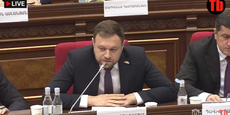 Մարդիկ պիտի իմանան՝ ձեր ՊՆ նախարարը «ֆե՞յք» է, թե ոչ. Աբրահամյան